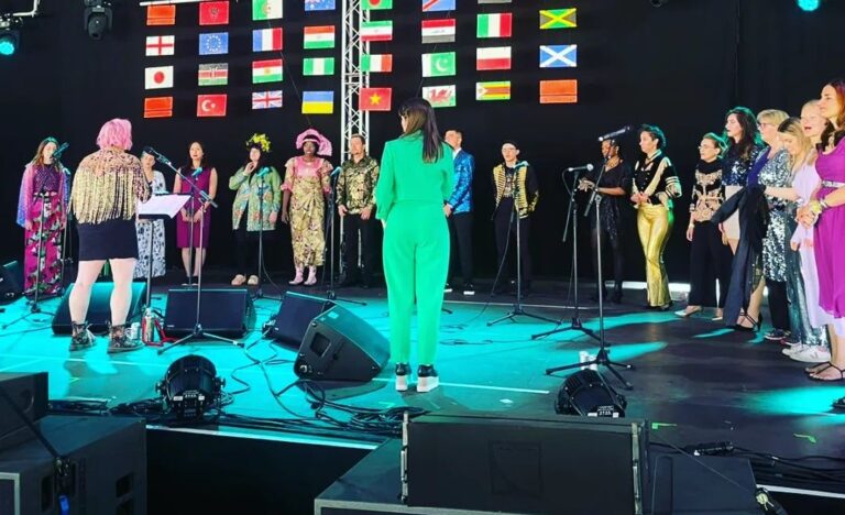 Refugee choir performs at UK’s Glastonbury Festival